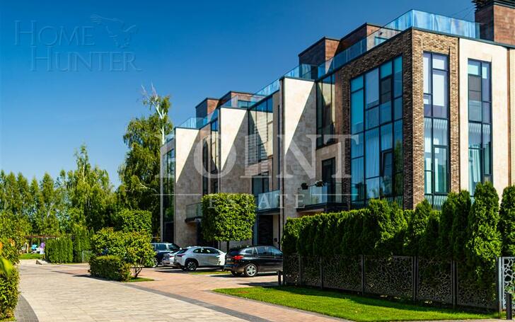 3-этажный таунхаус 244 м² с отделкой
