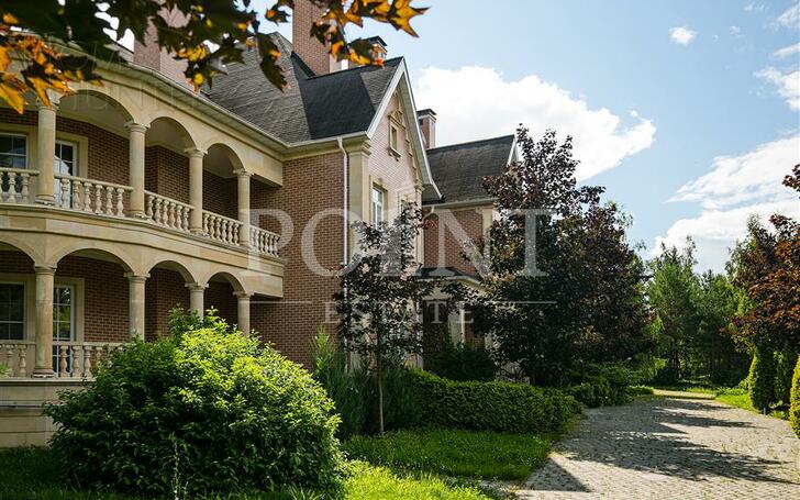 3-этажный коттедж 1 900 м² с отделкой