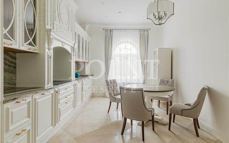 3-этажный коттедж 1 900 м² с отделкой