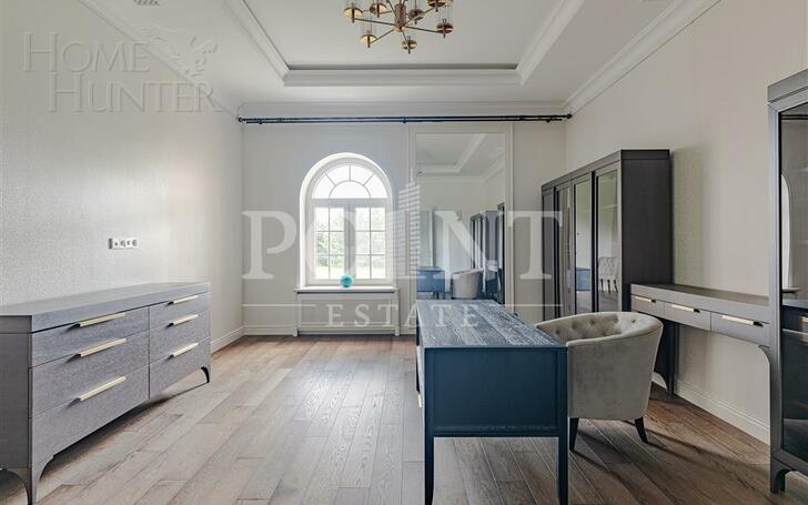 3-этажный коттедж 1 900 м² с отделкой