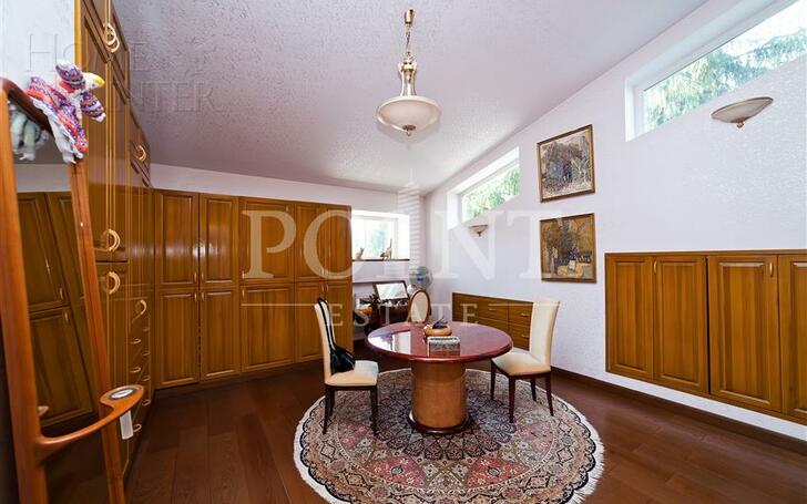 2-этажный коттедж 1 100 м² с отделкой