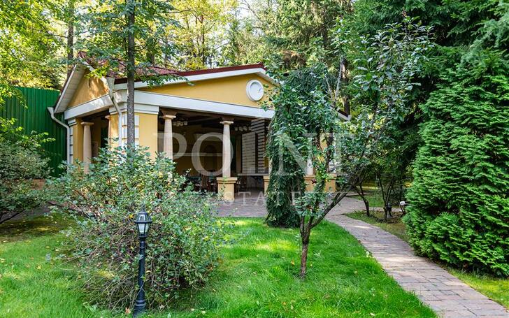 2-этажный коттедж 1 100 м² с отделкой