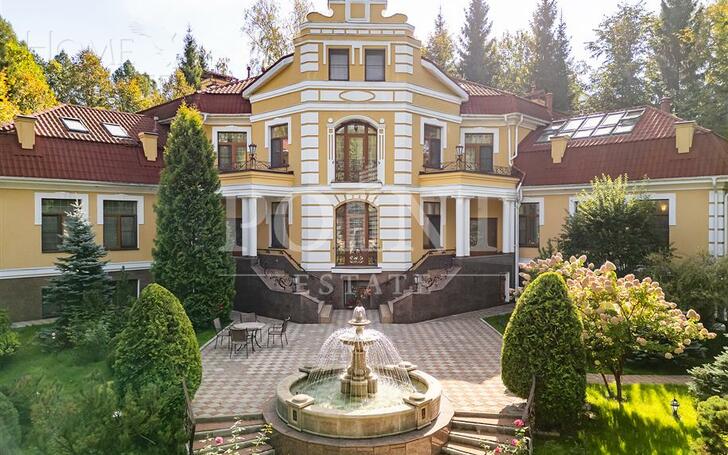 2-этажный коттедж 1 100 м² с отделкой