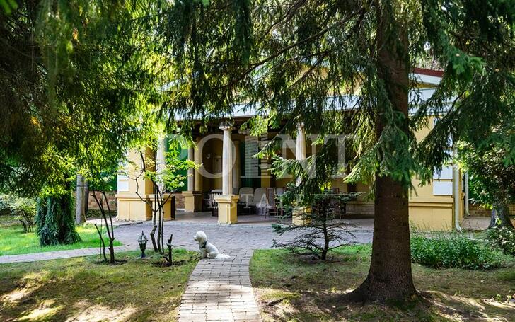 2-этажный коттедж 1 100 м² с отделкой