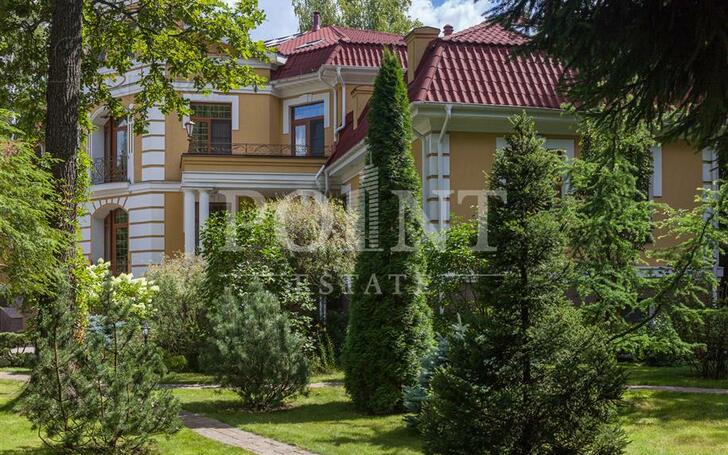 2-этажный коттедж 1 100 м² с отделкой