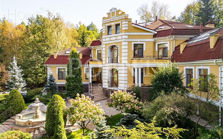 2-этажный коттедж 1 100 м² с отделкой