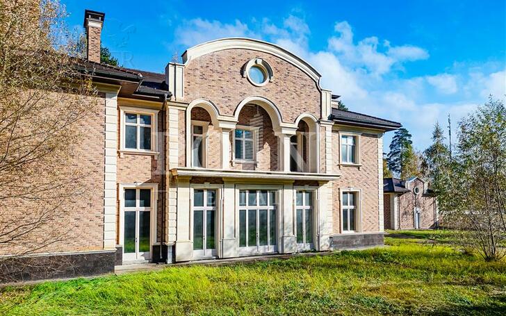 2-этажный коттедж 1 289 м² без отделки