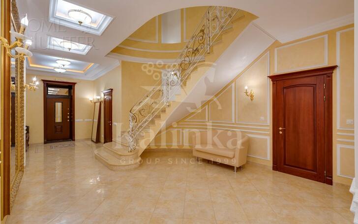 3-этажный коттедж 700 м² с отделкой