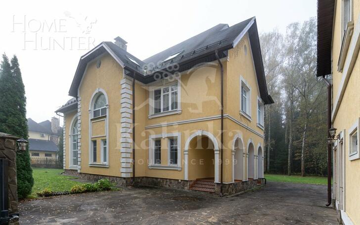 3-этажный коттедж 700 м² с отделкой