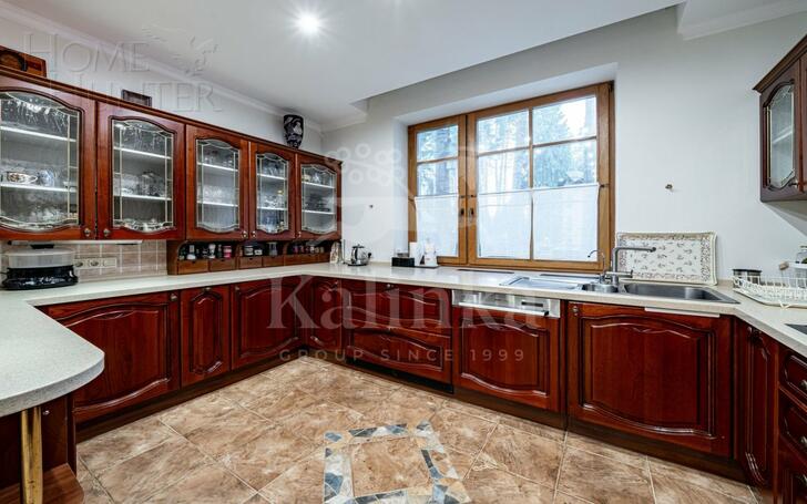 3-этажный коттедж 400 м² с отделкой