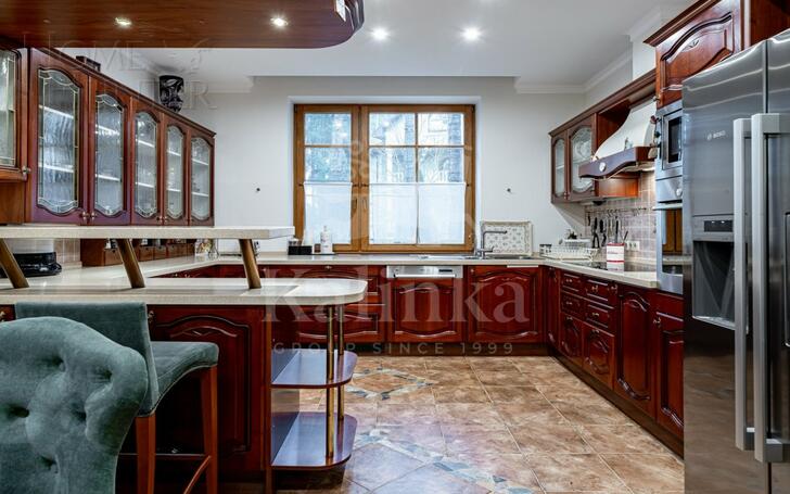 3-этажный коттедж 400 м² с отделкой