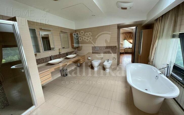 3-этажный коттедж 750 м² с отделкой