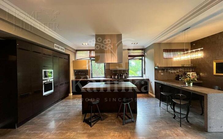 3-этажный коттедж 750 м² с отделкой