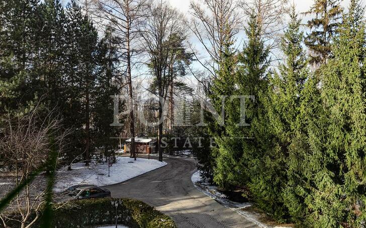 5-КОМН. КВАРТИРА С ОТДЕЛКОЙ 220.3 М² НА 2 ЭТАЖЕ
