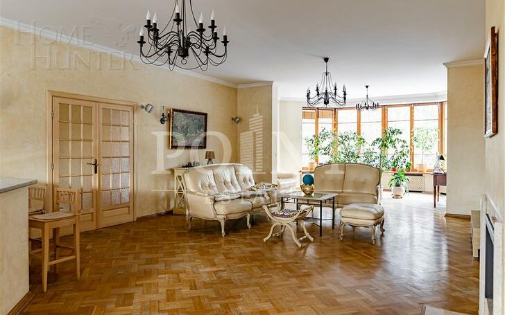 5-КОМН. КВАРТИРА С ОТДЕЛКОЙ 220.3 М² НА 2 ЭТАЖЕ