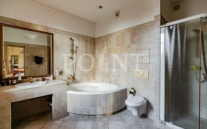 5-КОМН. КВАРТИРА С ОТДЕЛКОЙ 220.3 М² НА 2 ЭТАЖЕ