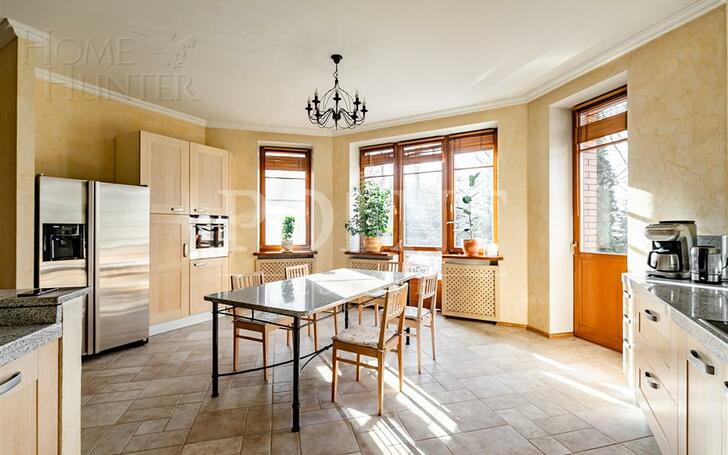 5-КОМН. КВАРТИРА С ОТДЕЛКОЙ 220.3 М² НА 2 ЭТАЖЕ