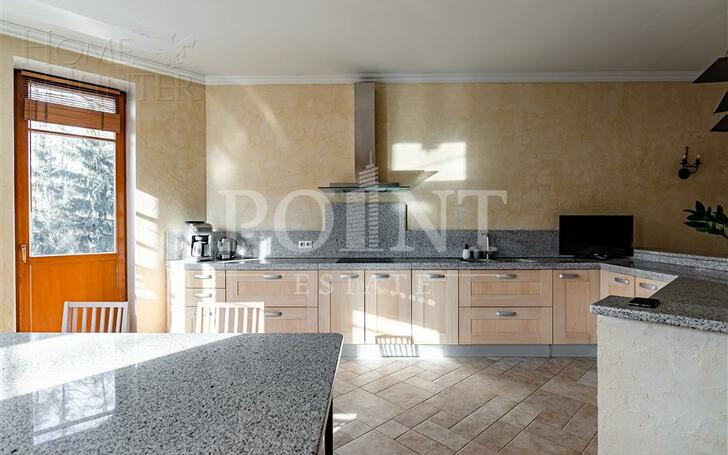 5-КОМН. КВАРТИРА С ОТДЕЛКОЙ 220.3 М² НА 2 ЭТАЖЕ