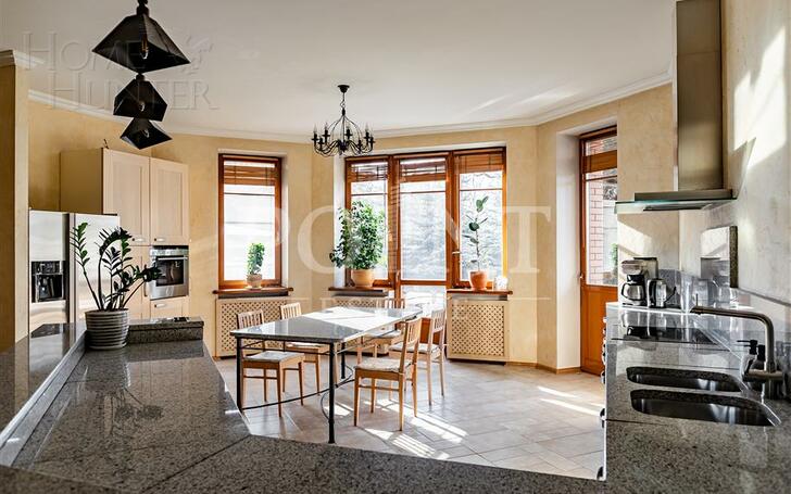 5-КОМН. КВАРТИРА С ОТДЕЛКОЙ 220.3 М² НА 2 ЭТАЖЕ