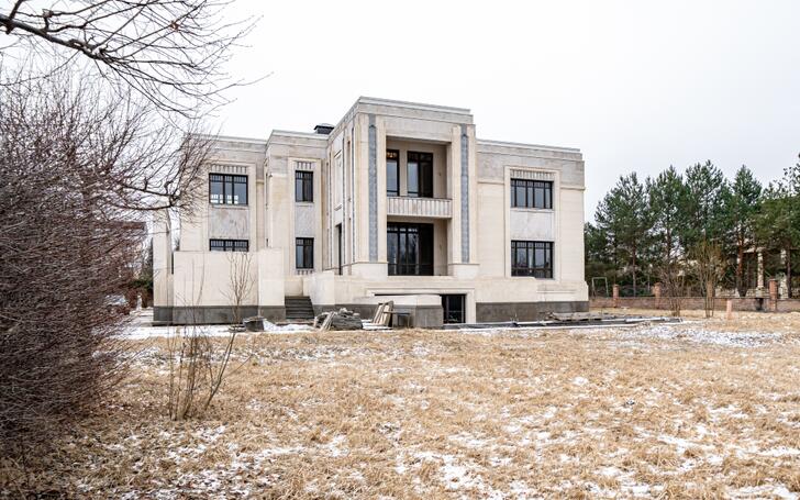 2-этажный коттедж 1 244 м² с отделкой