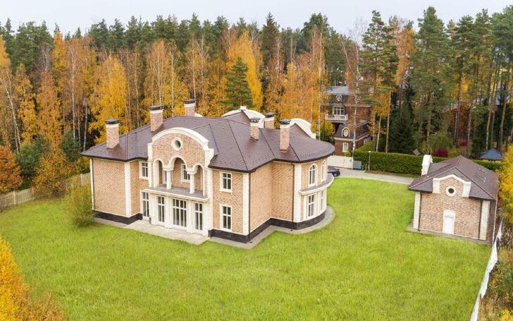 2-этажный коттедж 1 289 м² без отделки
