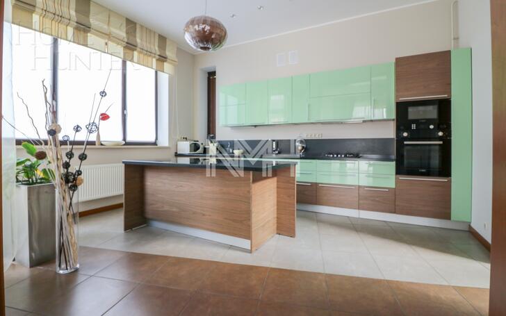 2-этажный коттедж 323 м² с отделкой