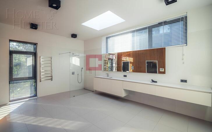 2-этажный коттедж 2 500 м² с отделкой