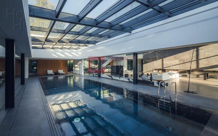 2-этажный коттедж 2 500 м² с отделкой