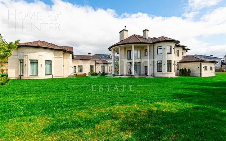 3-этажный коттедж 1 445 м² с отделкой