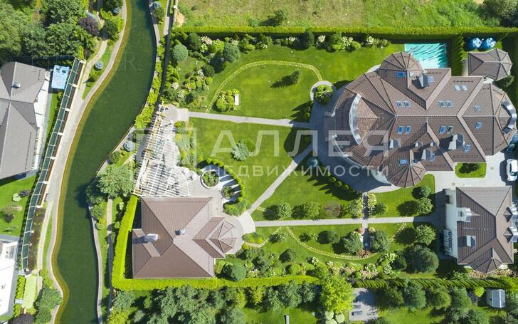 2-этажный коттедж 1 060 м² с отделкой