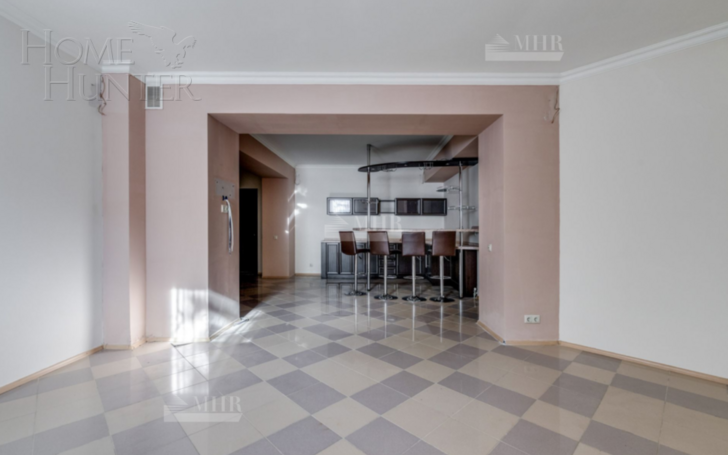 3-этажный коттедж 600 м² с отделкой