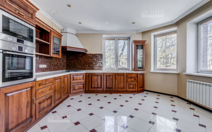 3-этажный коттедж 600 м² с отделкой