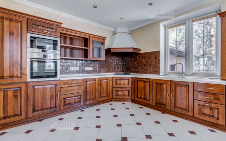 3-этажный коттедж 600 м² с отделкой