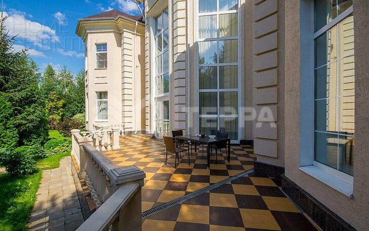 2-этажный коттедж 650 м² с отделкой