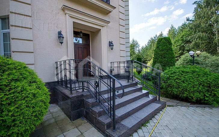 2-этажный коттедж 650 м² с отделкой