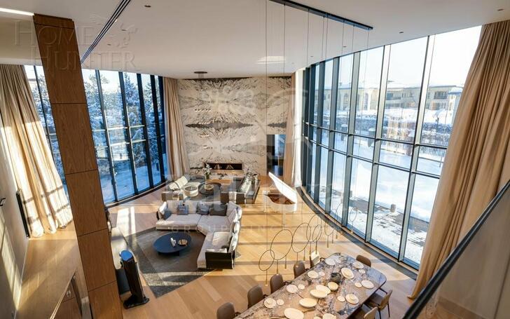 3-этажный коттедж 2 600 м² с отделкой