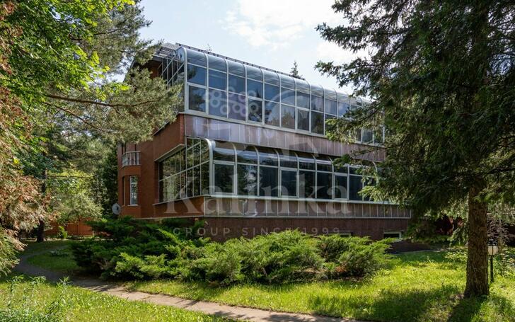 2-этажный коттедж 650 м² с отделкой