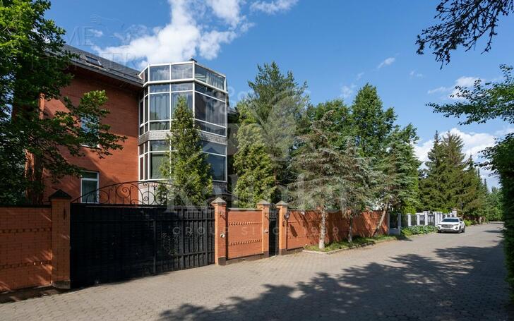 2-этажный коттедж 650 м² с отделкой
