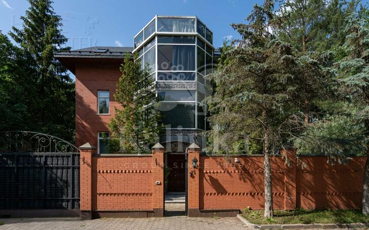 2-этажный коттедж 650 м² с отделкой