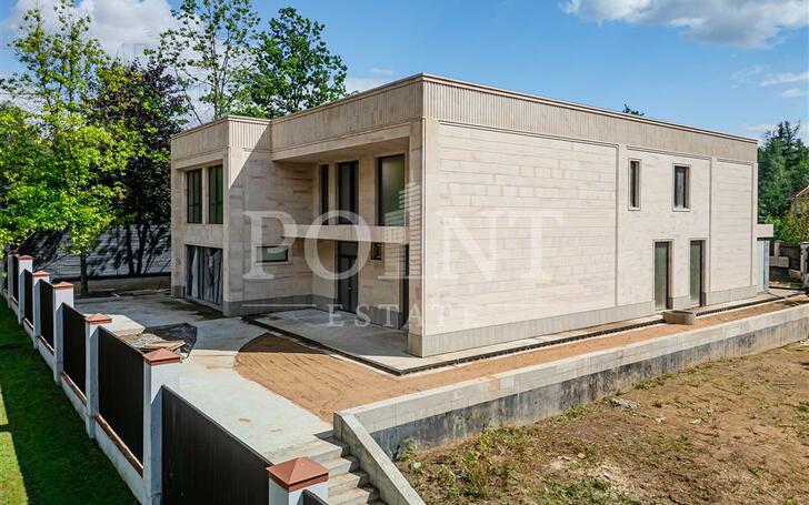 2-этажный коттедж 830 м² без отделки