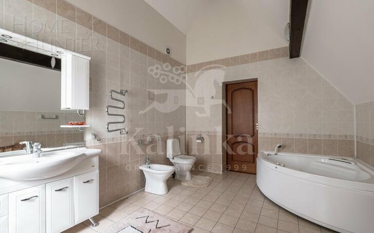 3-этажный коттедж 1 233 м² с отделкой