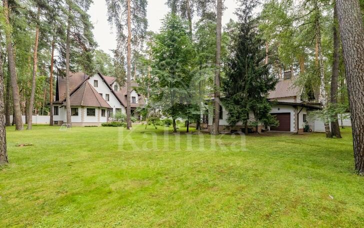 3-этажный коттедж 1 233 м² с отделкой