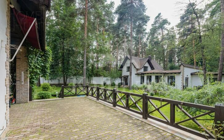 3-этажный коттедж 1 233 м² с отделкой