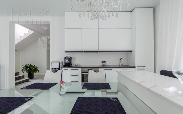2-этажный коттедж 240 м² с отделкой