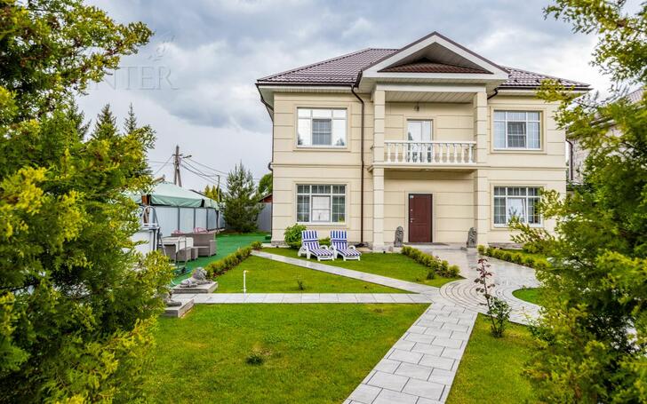 2-этажный коттедж 240 м² с отделкой
