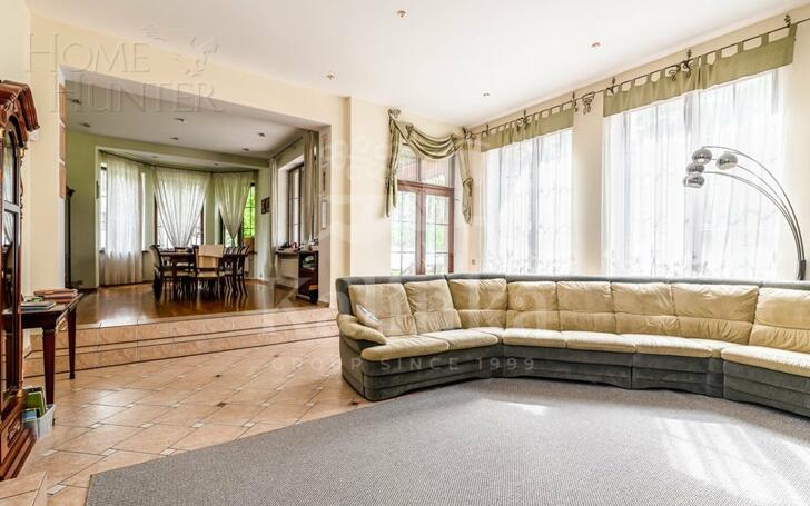 3-этажный коттедж 1 233 м² с отделкой
