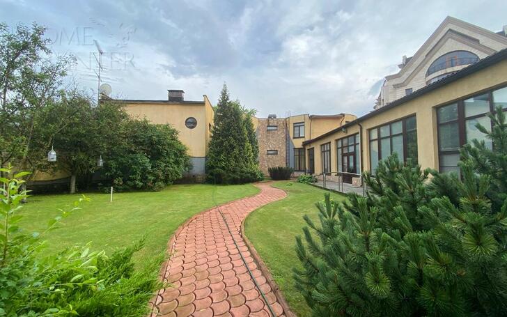 2-этажный коттедж 1 372 м² с отделкой