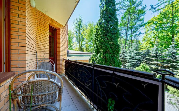 5-КОМН. КВАРТИРА С ОТДЕЛКОЙ 220.3 М² НА 2 ЭТАЖЕ