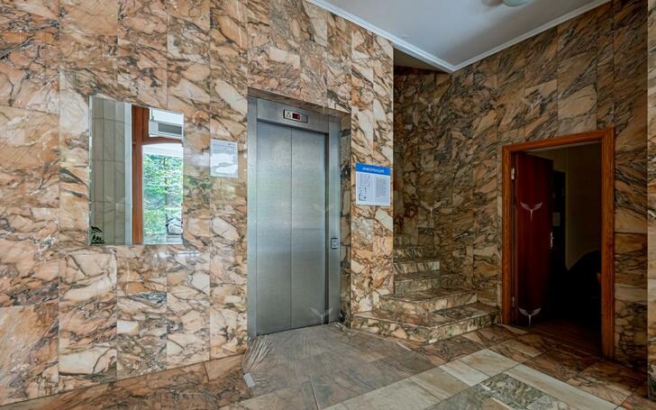 5-КОМН. КВАРТИРА С ОТДЕЛКОЙ 220.3 М² НА 2 ЭТАЖЕ