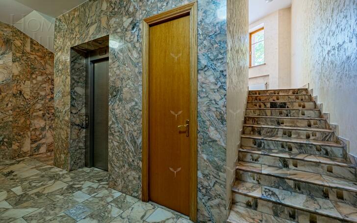 5-КОМН. КВАРТИРА С ОТДЕЛКОЙ 220.3 М² НА 2 ЭТАЖЕ